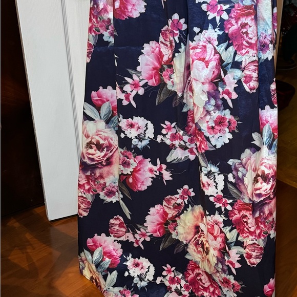 Floral Midi Skirt with Pink and Navy Design - Picture 2 of 12